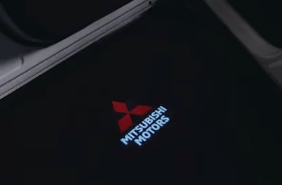 Iluminación de cortesía en puerta