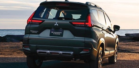 RIELES EN TECHO Y ANTENA TIPO ALETA DE TIBURÓN