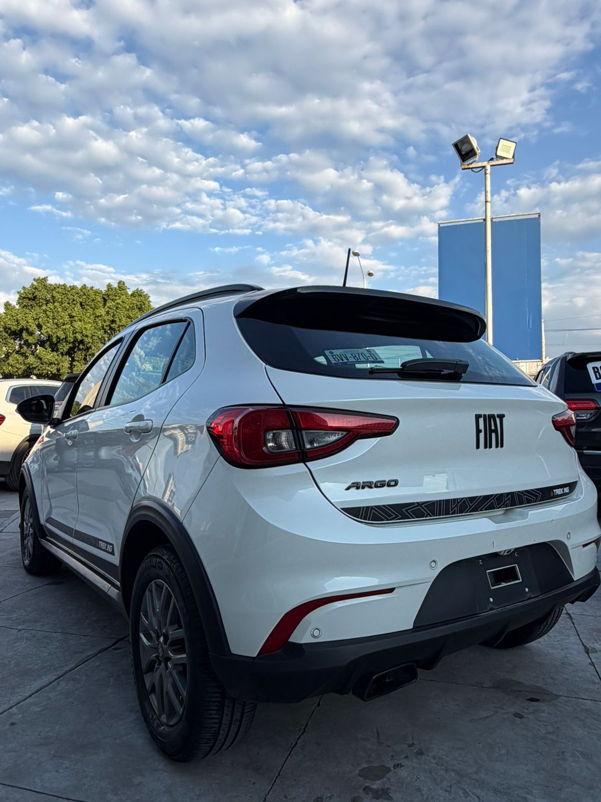 2024 FIAT Argo 5 pts. HB Trekking, 1.3l, TM5, a/ac. Aut., piel, RA-15