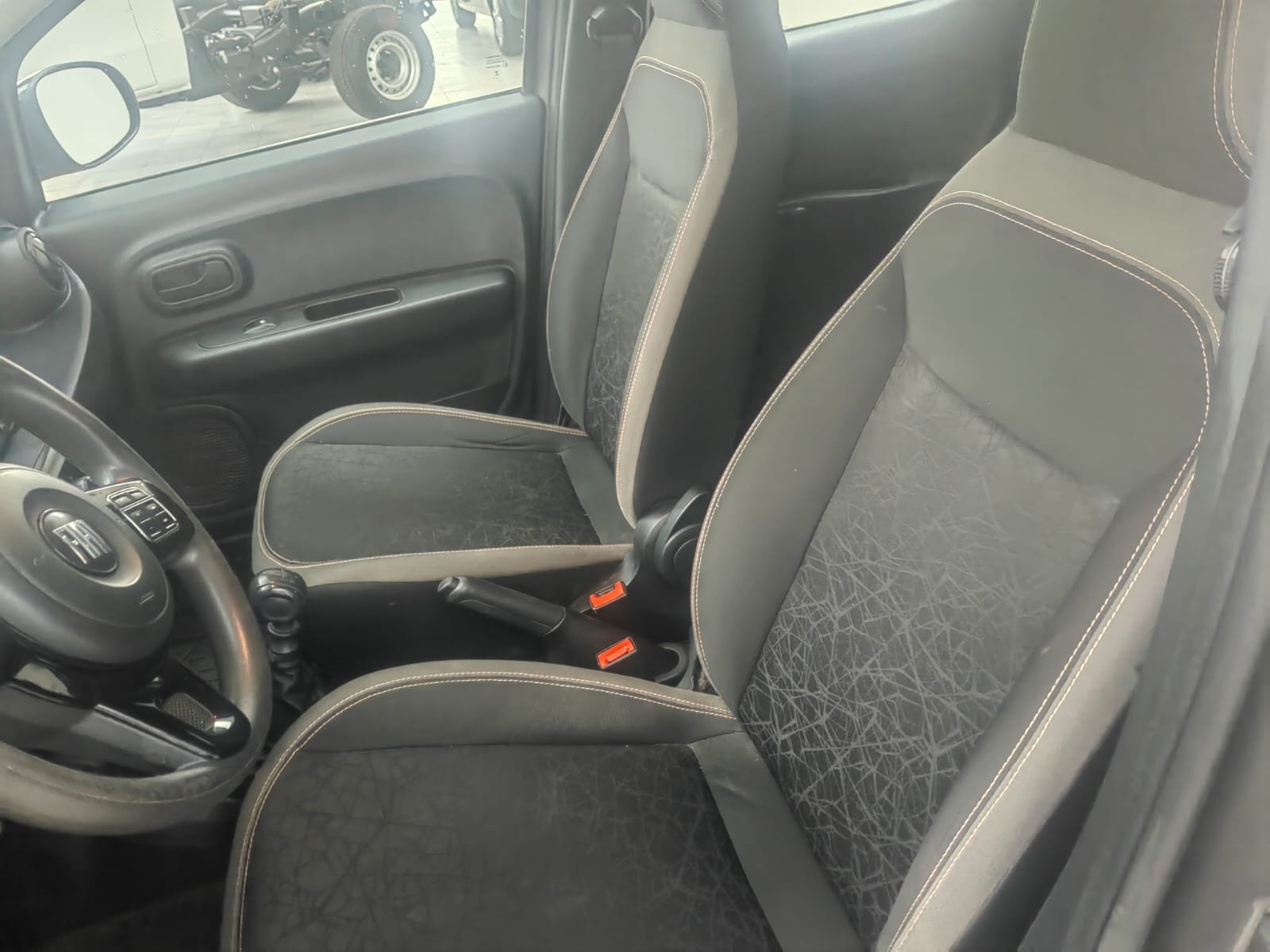 2024 FIAT Mobi 5 pts. Trekking, TM5, a/ac., VE, f. niebla, rieles en techo, RA-14