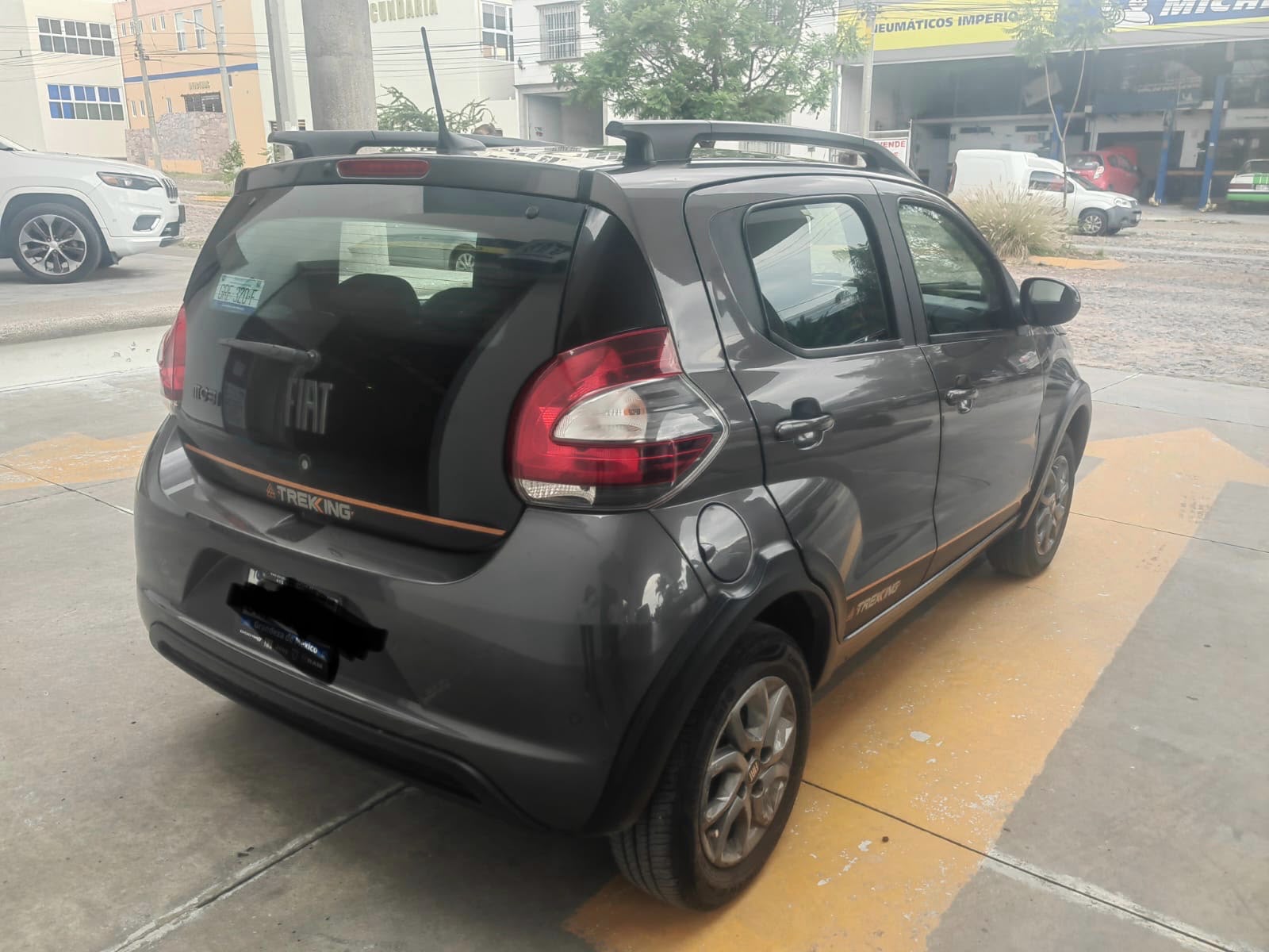2024 FIAT Mobi 5 pts. Trekking, TM5, a/ac., VE, f. niebla, rieles en techo, RA-14