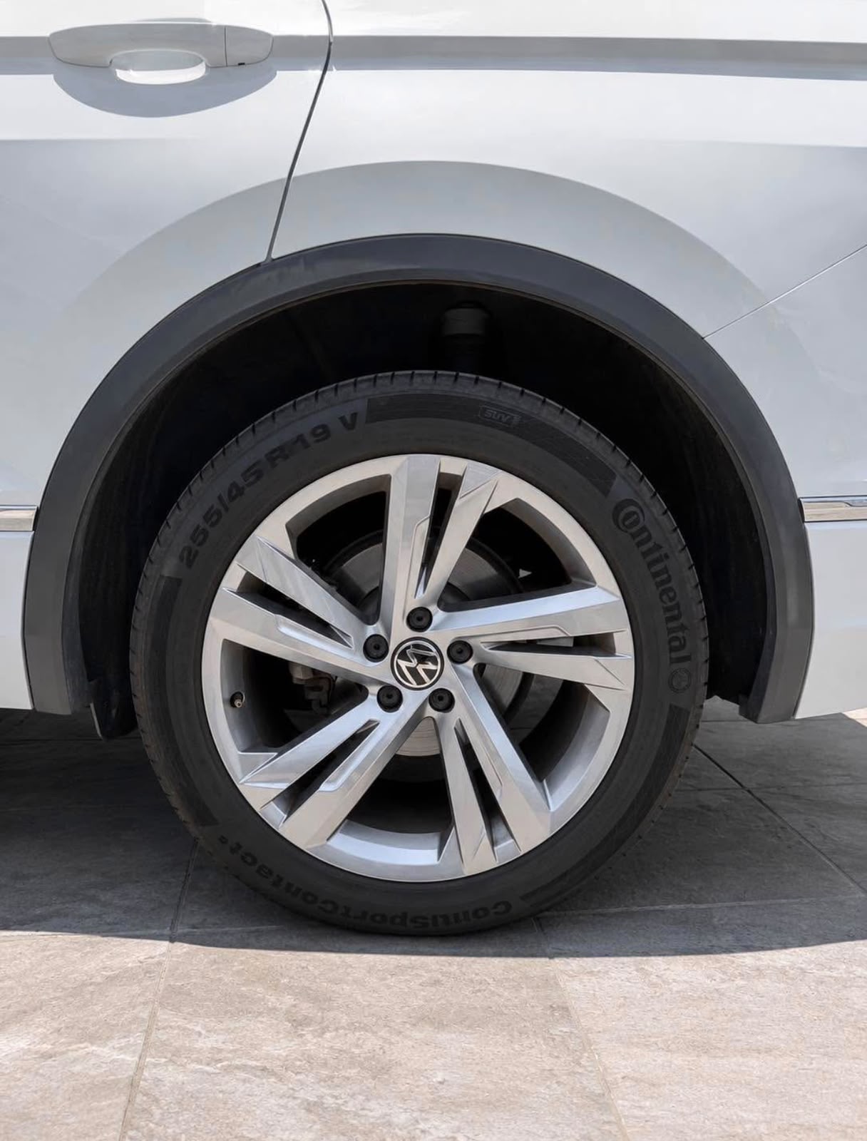 2024 VOLKSWAGEN Tiguan 5 pts. R-Line, 1.4T, DSG, piel, QCP, f. led, RA-19