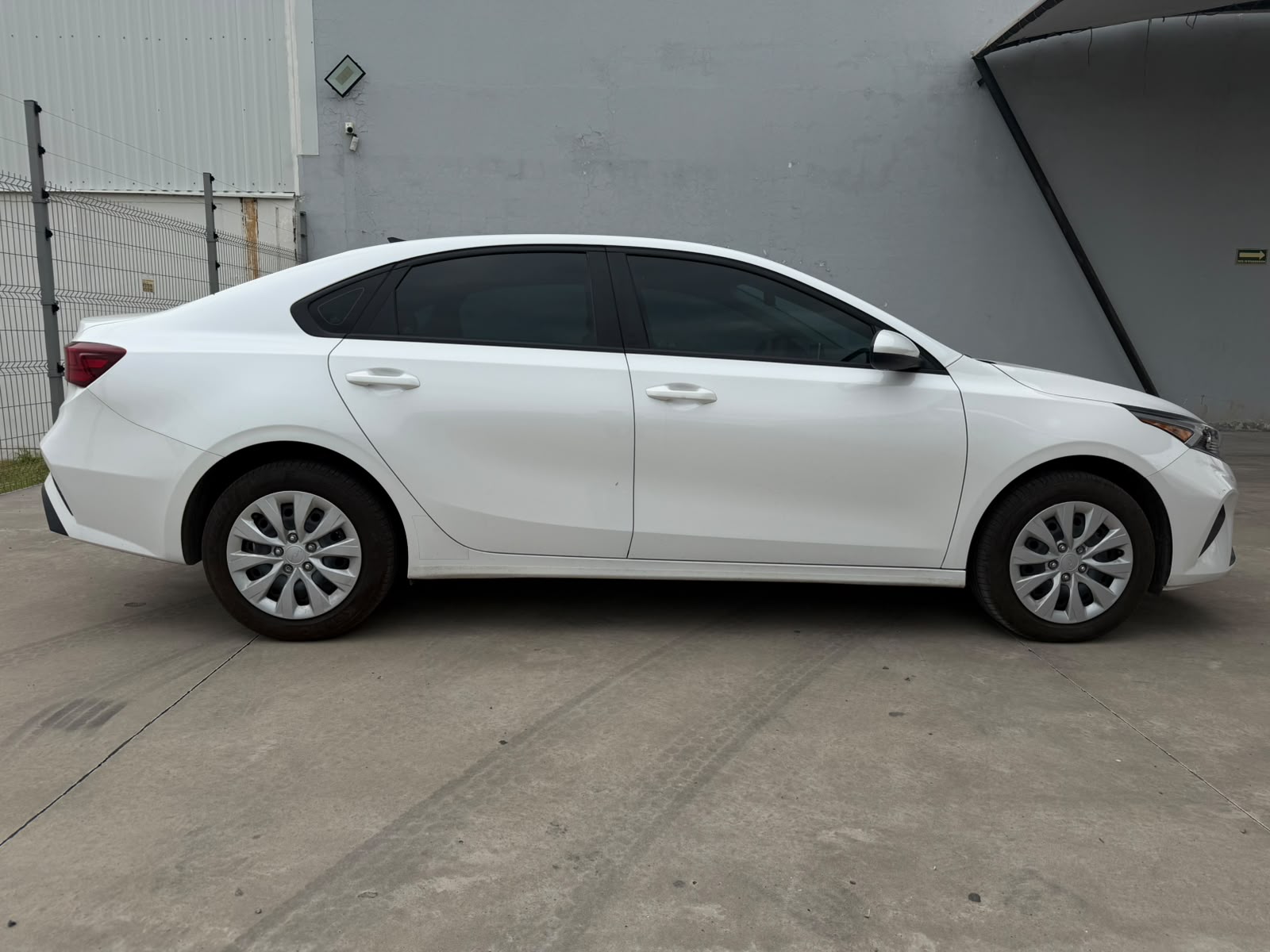 2024 KIA Forte 4 pts. L, 2.0l, TM6, a/ac., R-16