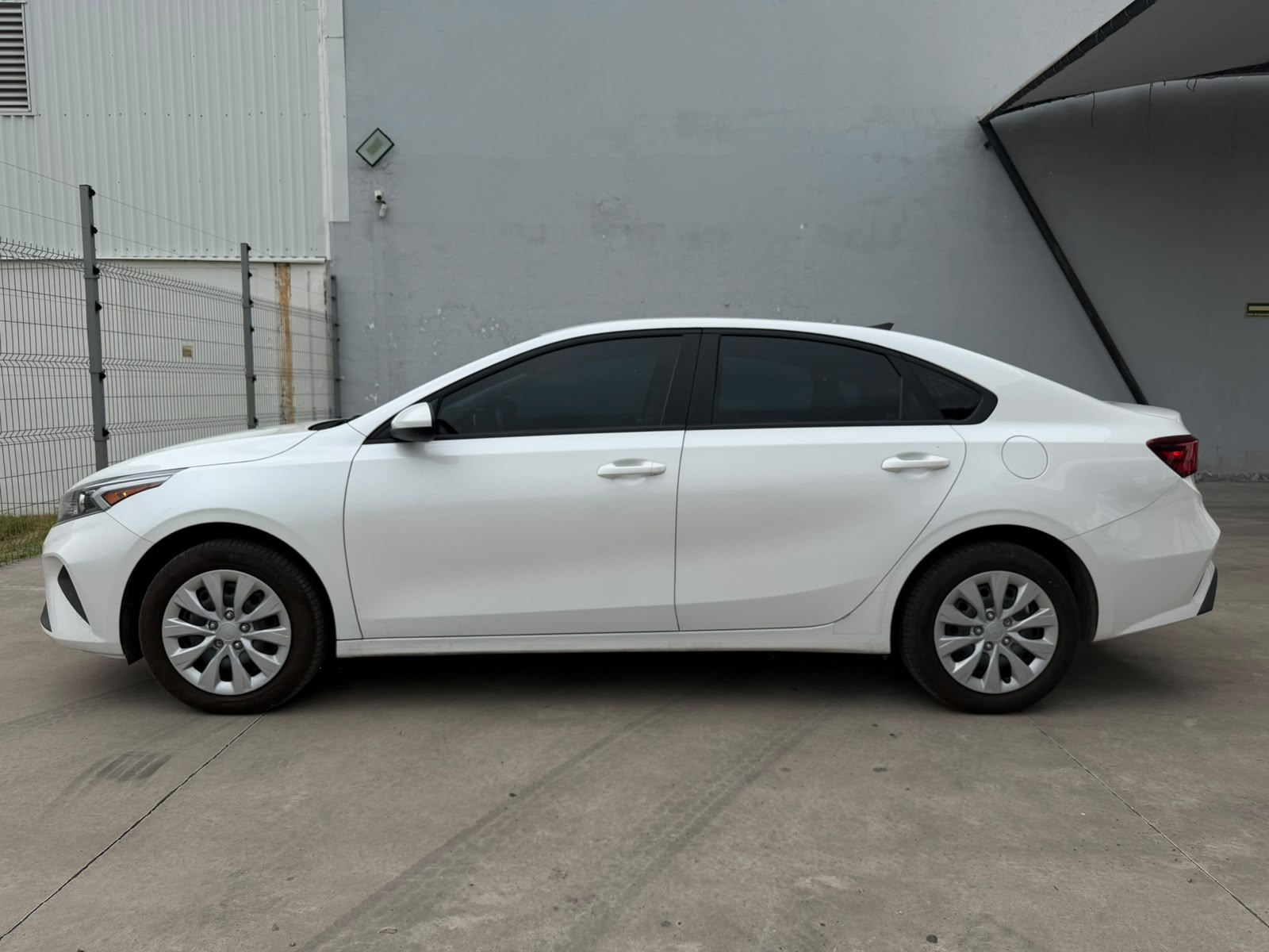 2024 KIA Forte 4 pts. L, 2.0l, TM6, a/ac., R-16