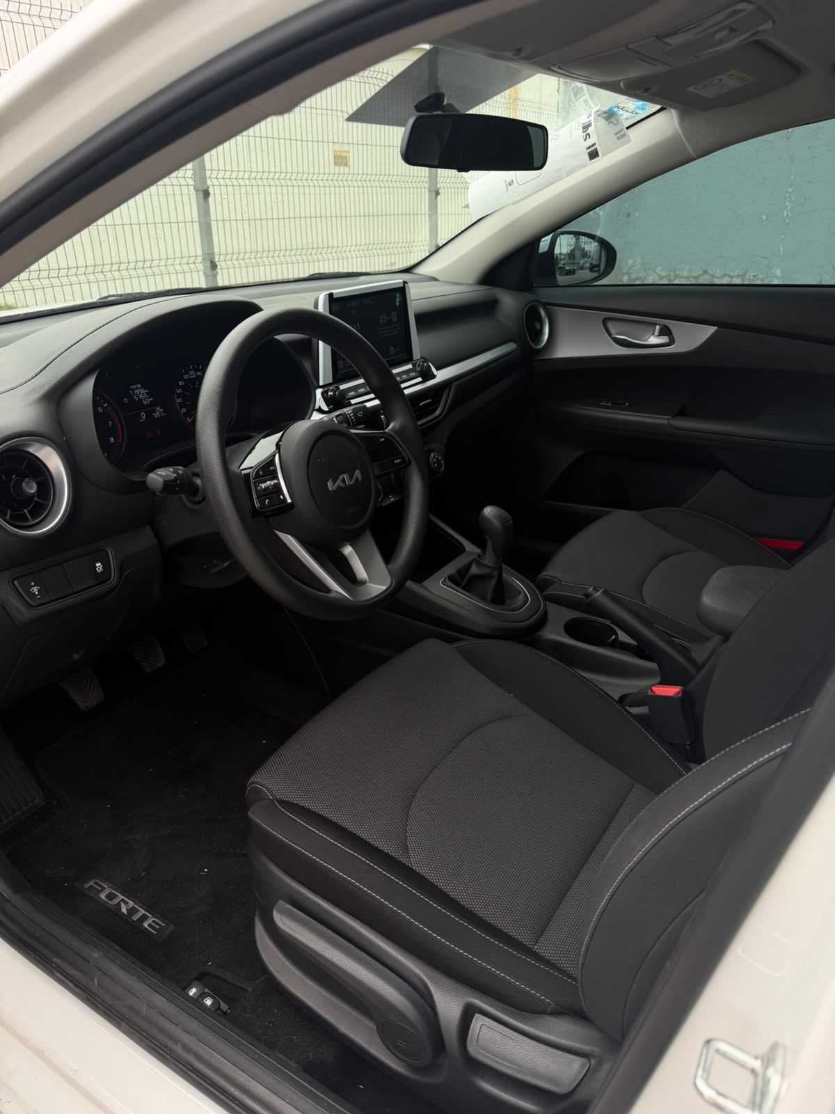 2024 KIA Forte 4 pts. L, 2.0l, TM6, a/ac., R-16