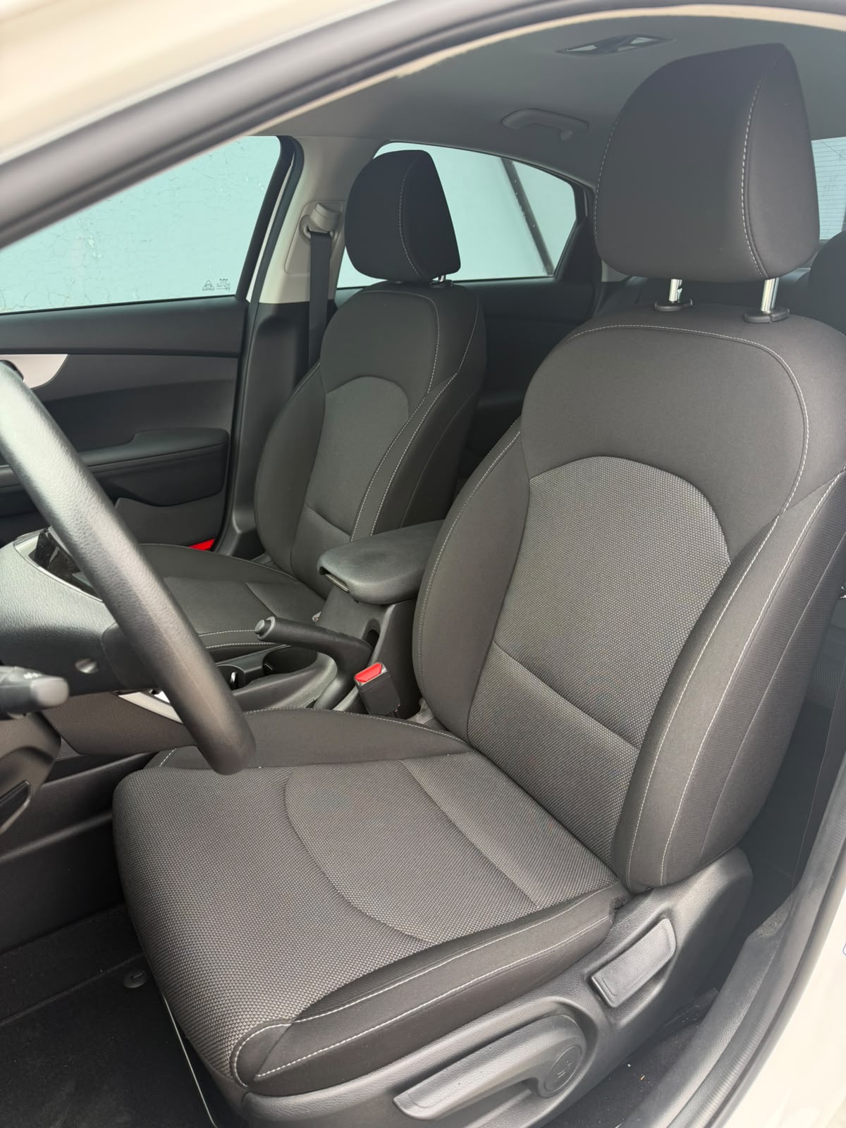 2024 KIA Forte 4 pts. L, 2.0l, TM6, a/ac., R-16