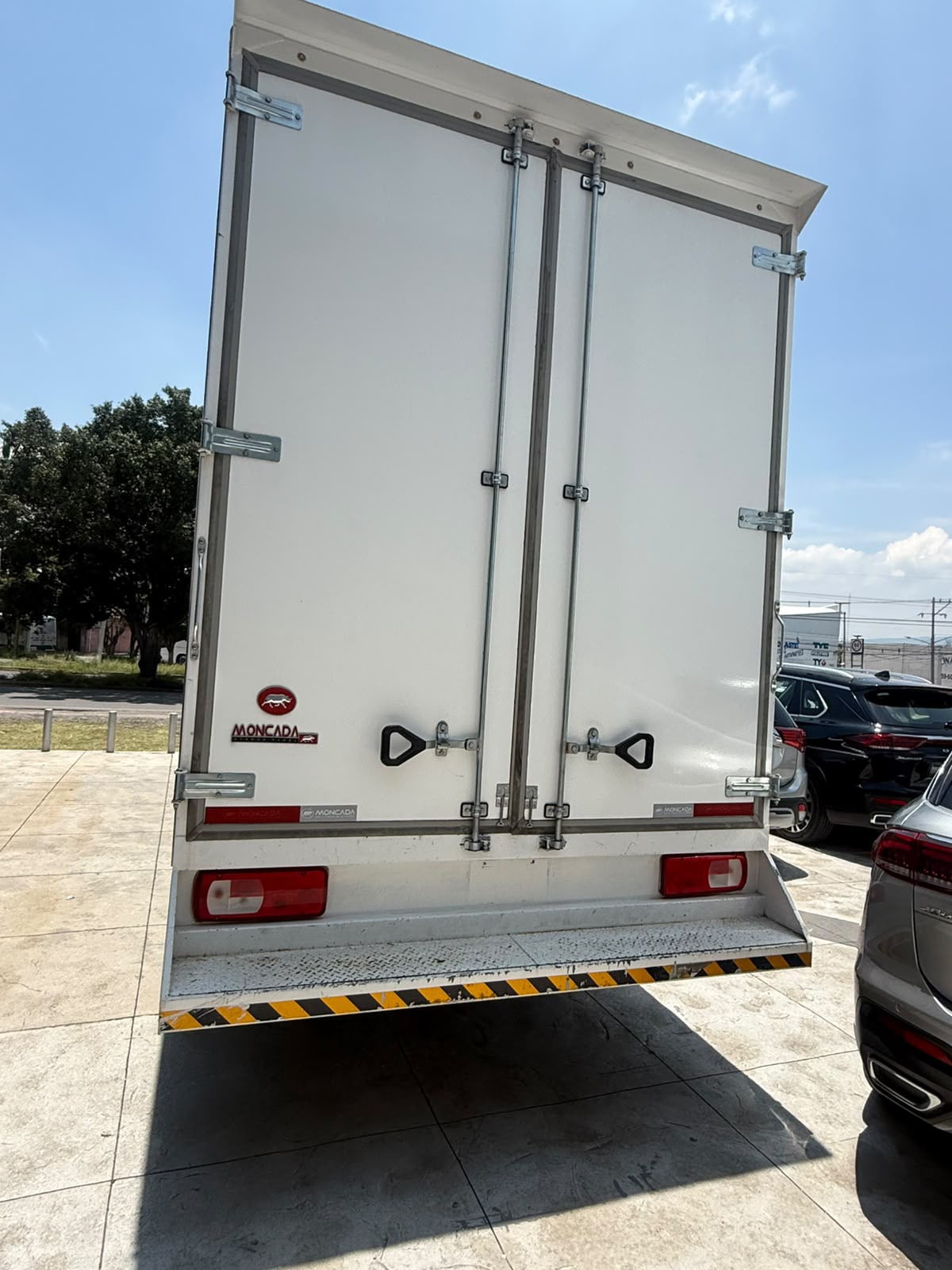 2023 VOLKSWAGEN COMERCIALES Crafter 2 pts. Chas. Cab., TM6, R-16