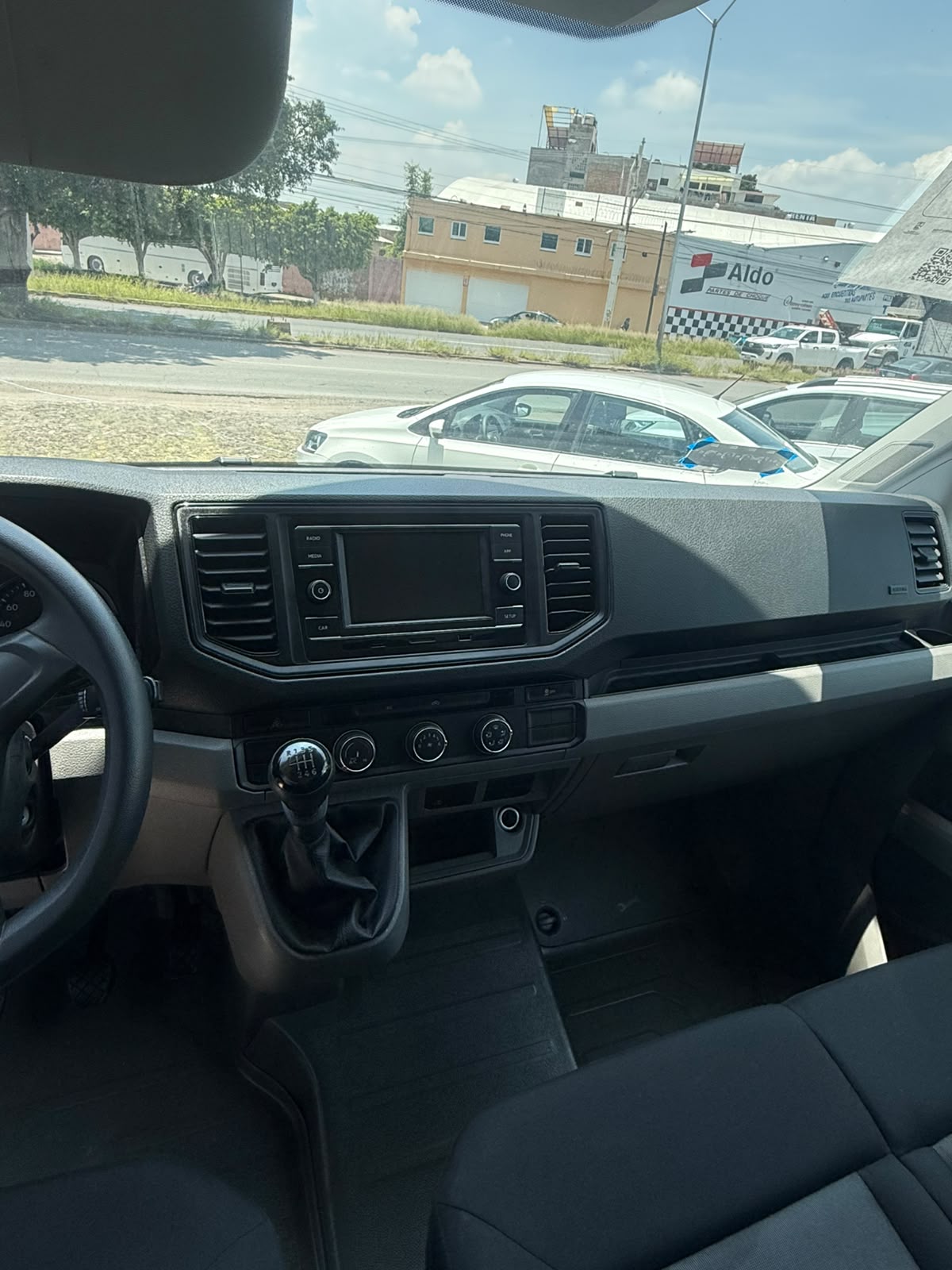 2023 VOLKSWAGEN COMERCIALES Crafter 2 pts. Chas. Cab., TM6, R-16