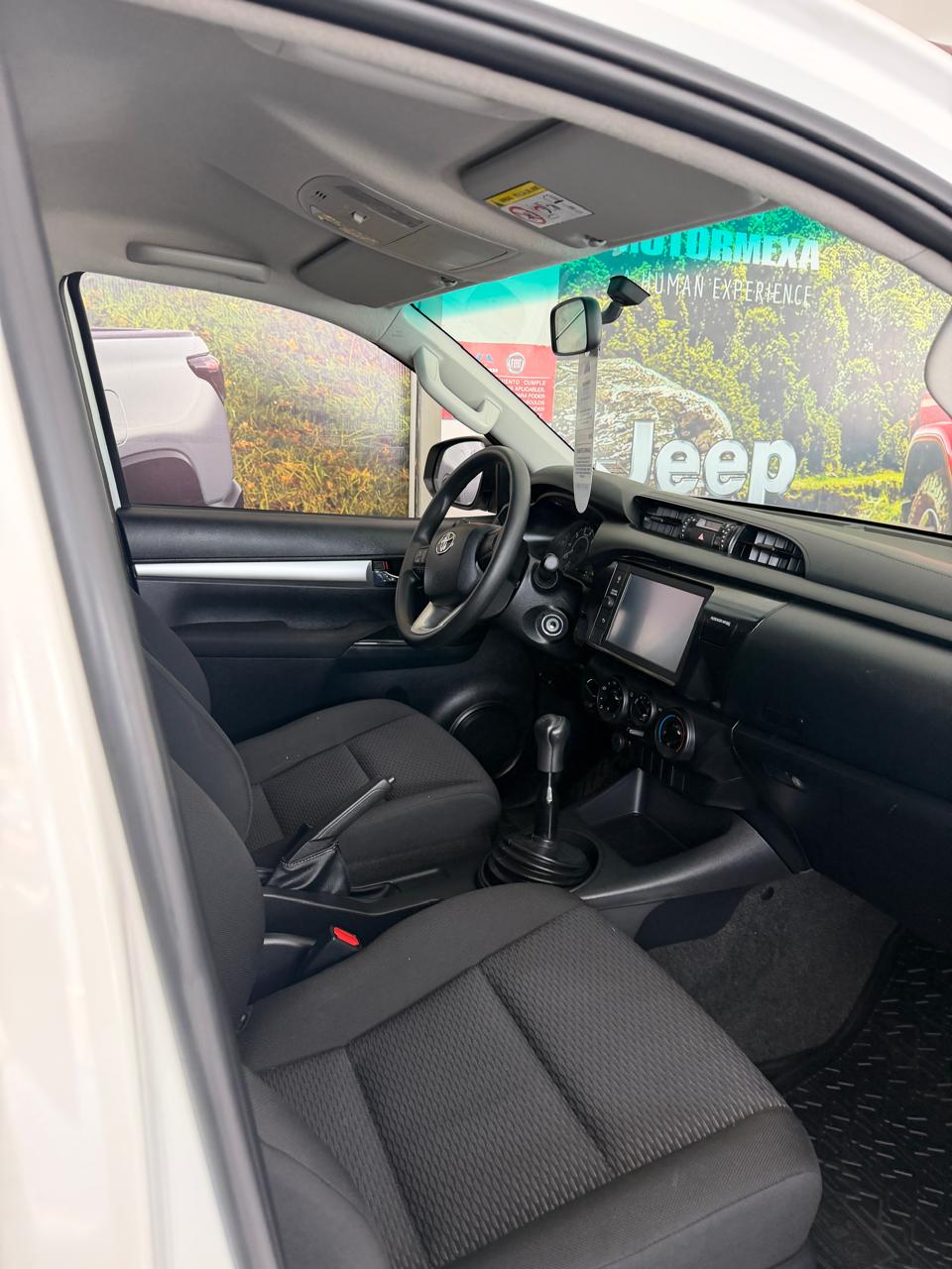 2024 TOYOTA COMERCIALES Hilux Pick-Up 4 pts. Doble Cab., TD, TM6, a/ac., RA-17, 4x4
