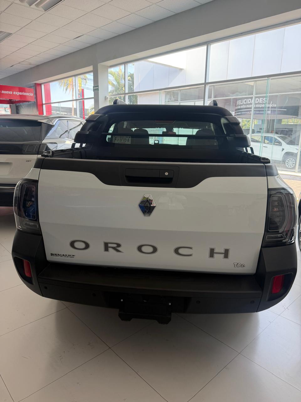2024 RENAULT COMERCIALES Oroch Pick-Up 4 pts. Outsider, Doble Cab., 1.3T, TA, VE, f. niebla, cantoneras, RA-16