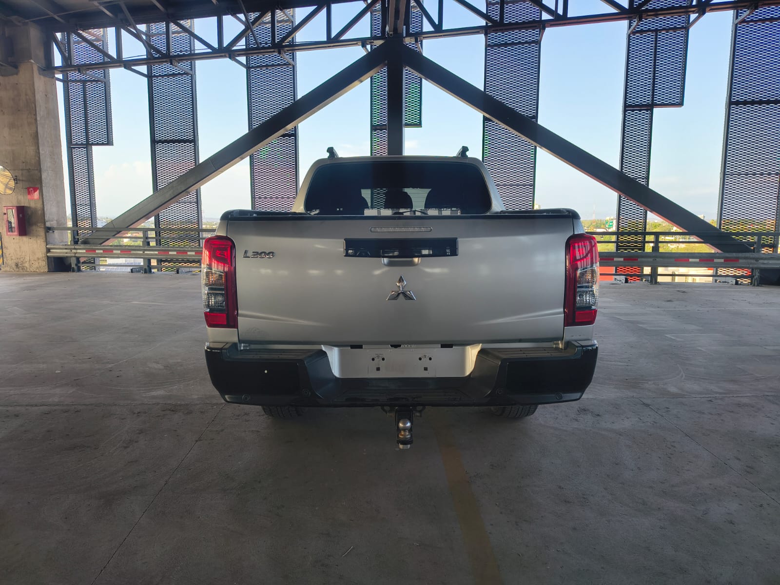 2023 MITSUBISHI COMERCIALES L200 Pick-Up 4 pts. GLS, Doble Cab., 2.4TD, TA, 4x4