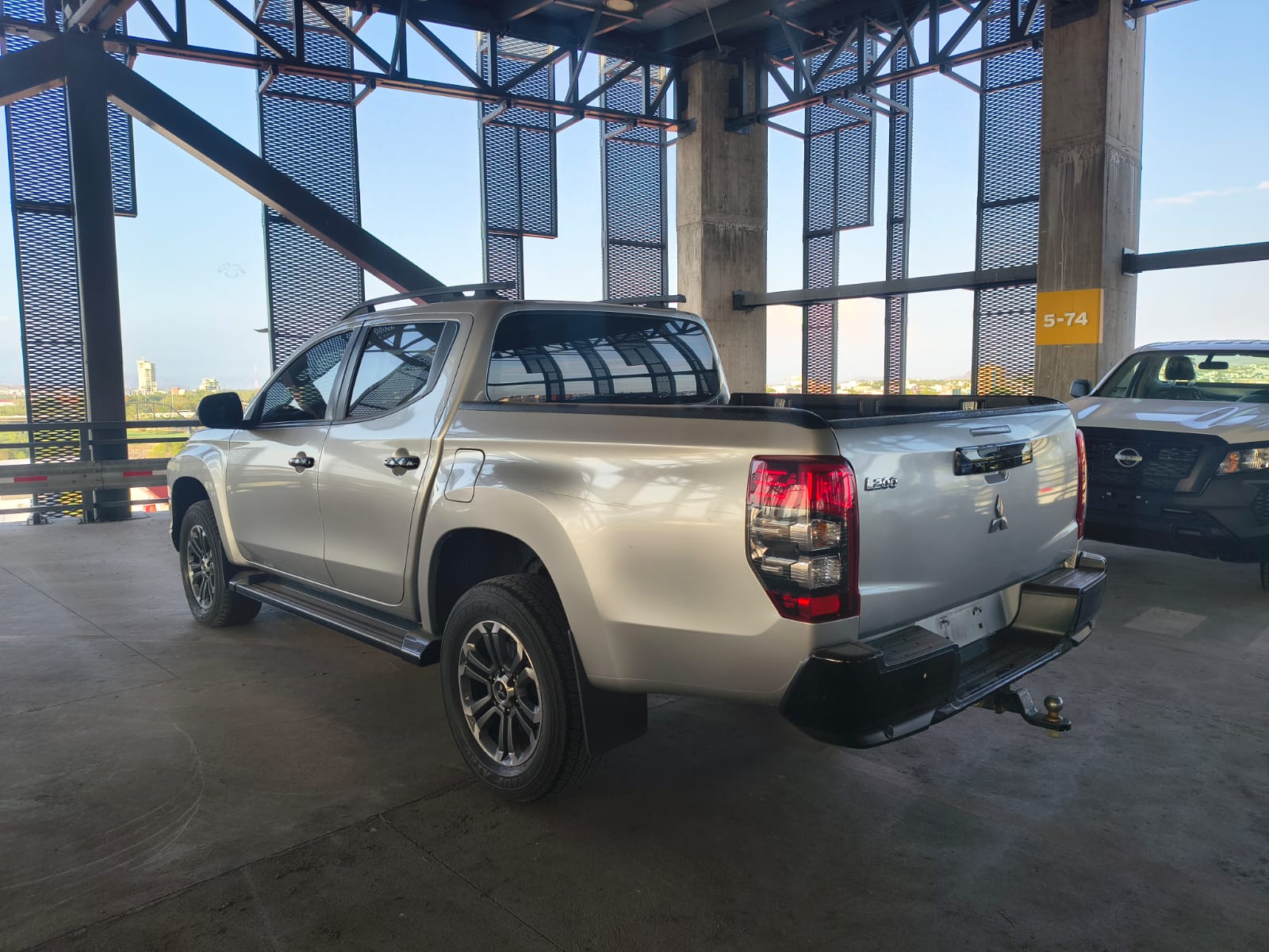 2023 MITSUBISHI COMERCIALES L200 Pick-Up 4 pts. GLS, Doble Cab., 2.4TD, TA, 4x4