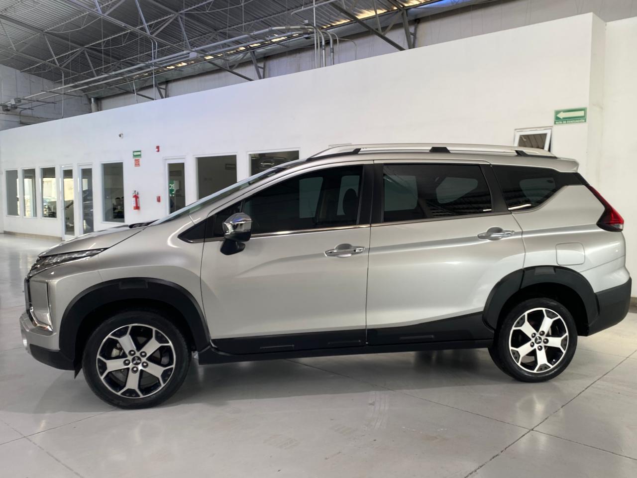 2023 MITSUBISHI Xpander 5 pts. Cross y Limited, 1.5l, TA, f. led, 7 pas., RA-17