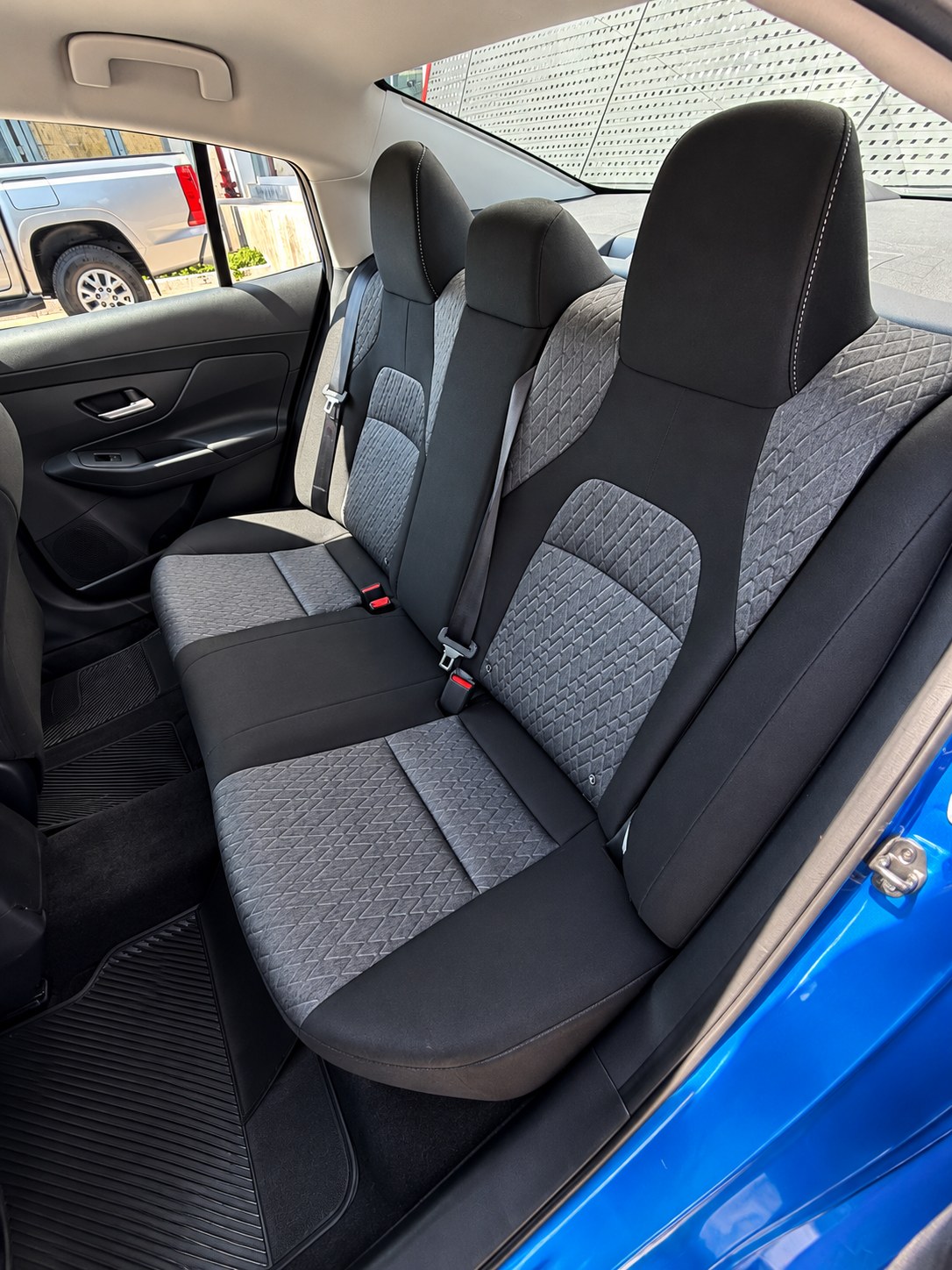 2026 NISSAN Sentra 4 pts. Advance, TA, a/ac., f. niebla, RA-16
