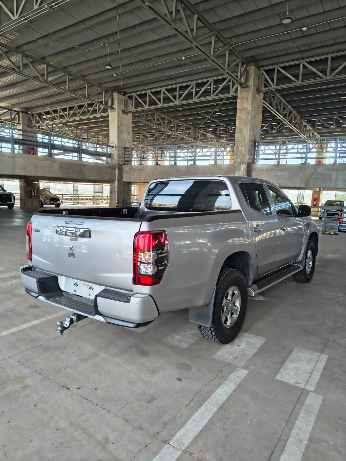 2022 MITSUBISHI COMERCIALES L200 Pick-Up 4 pts. GLX, Doble Cab., 2.4TD, TM5, 4x4