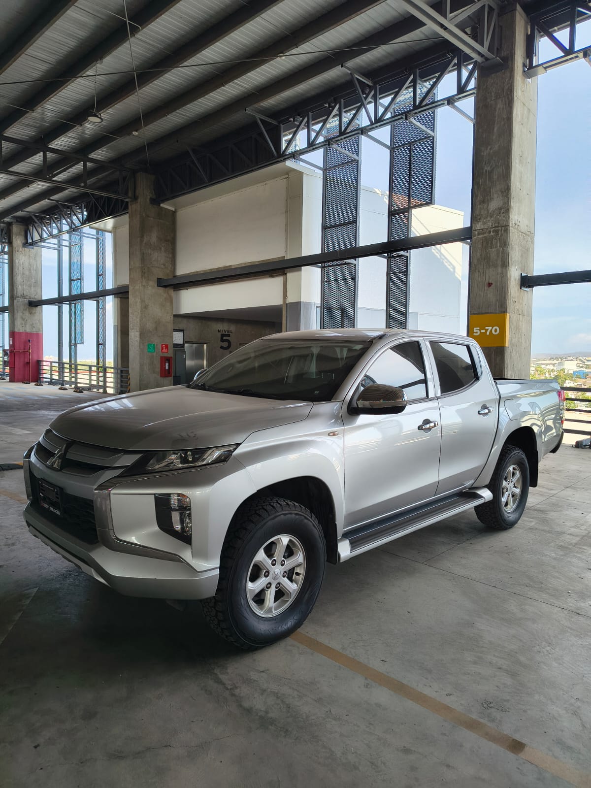 2022 MITSUBISHI COMERCIALES L200 Pick-Up 4 pts. GLX, Doble Cab., 2.4TD, TM5, 4x4