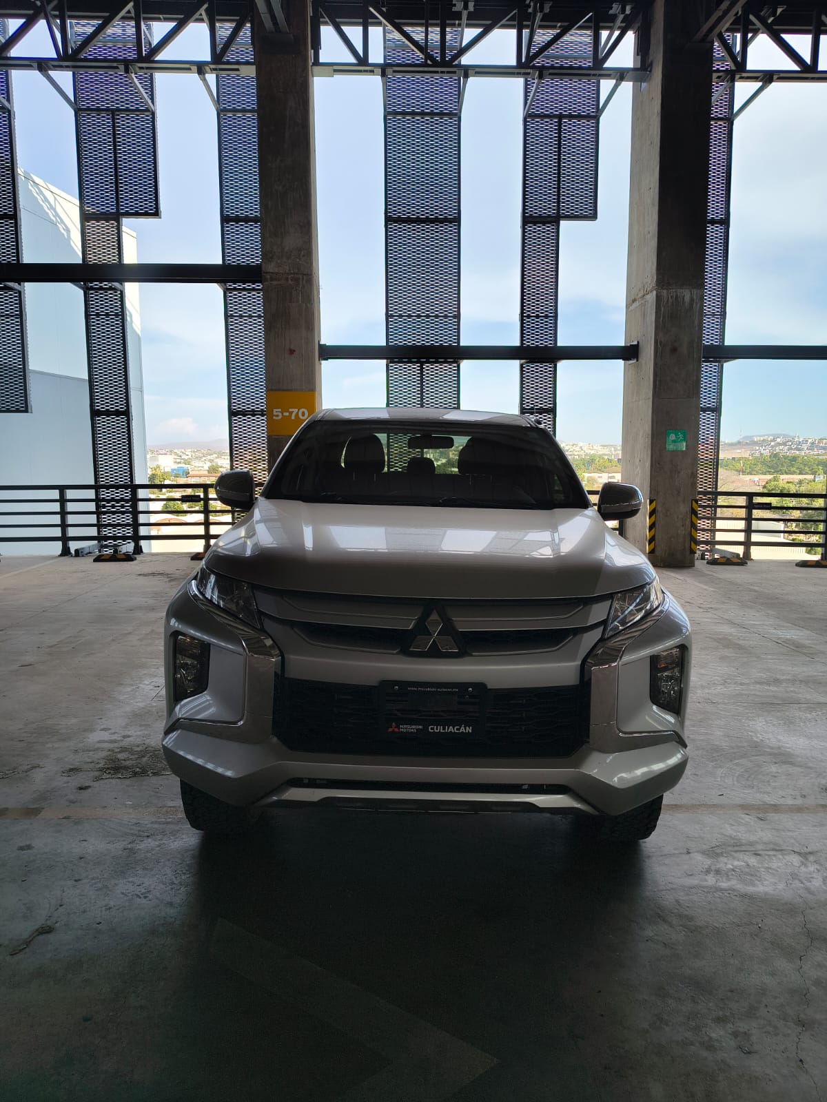 2022 MITSUBISHI COMERCIALES L200 Pick-Up 4 pts. GLX, Doble Cab., 2.4TD, TM5, 4x4