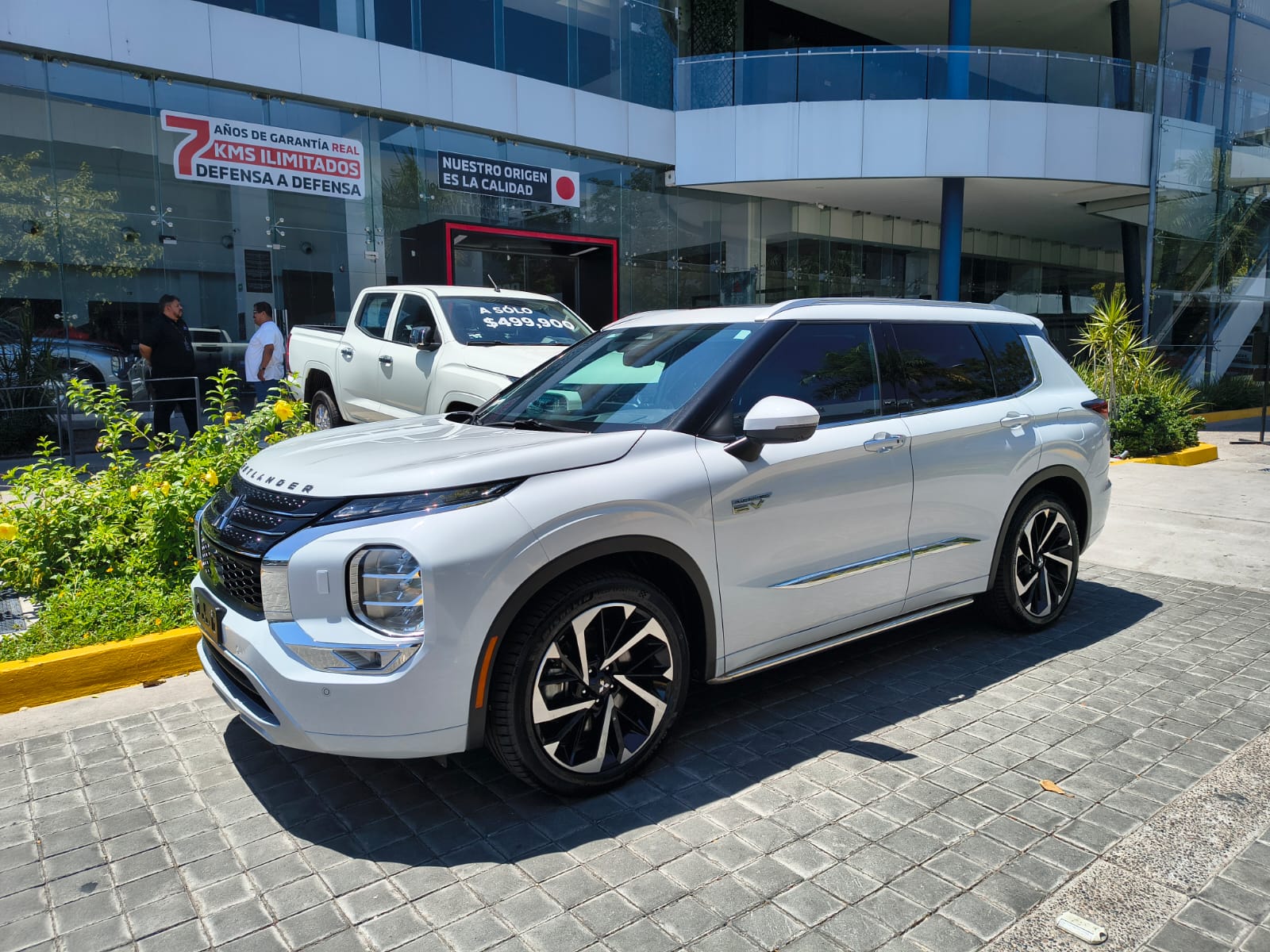 2023 MITSUBISHI Outlander 5 pts. Diamond, PHEV, TA, piel premium, molduras crom., RA-20, 4x4