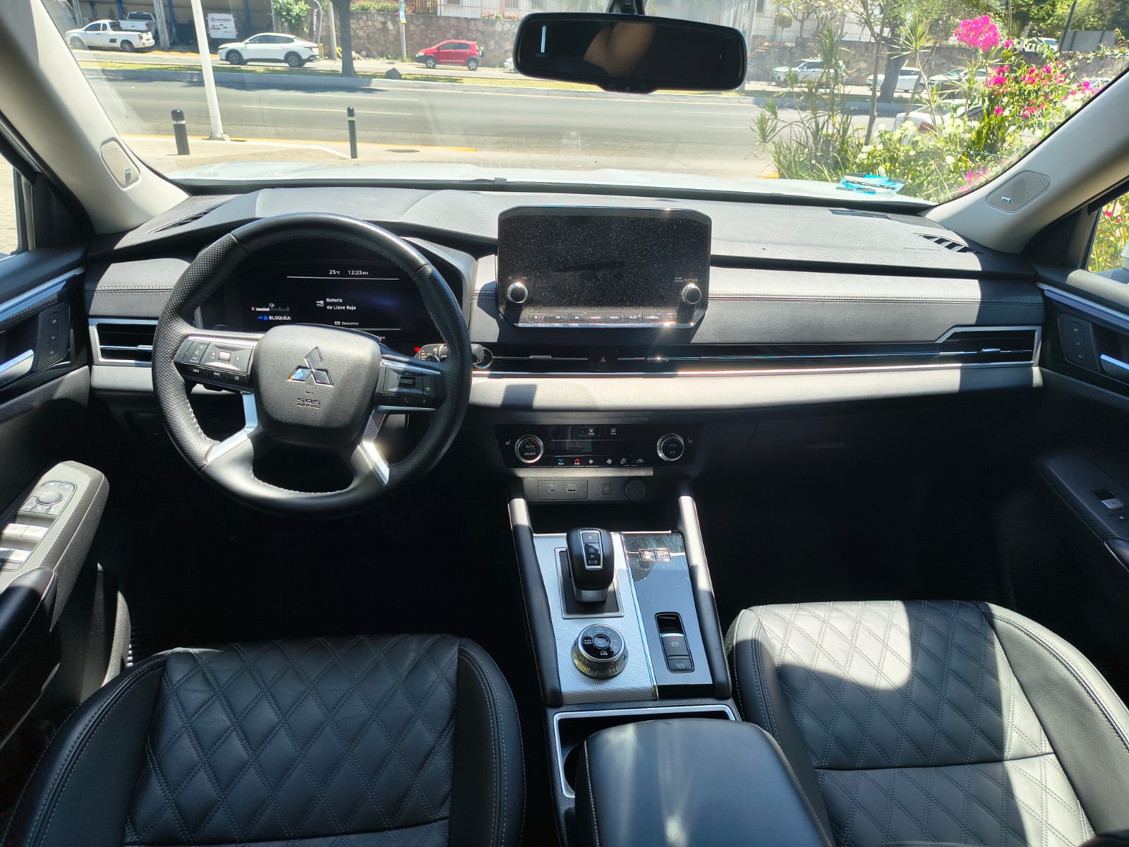 2023 MITSUBISHI Outlander 5 pts. Diamond, PHEV, TA, piel premium, molduras crom., RA-20, 4x4