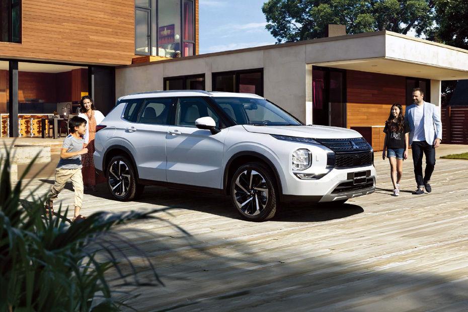 Mitsubishi Outlander 2026 como SUV familiar de 7 pasajeros.