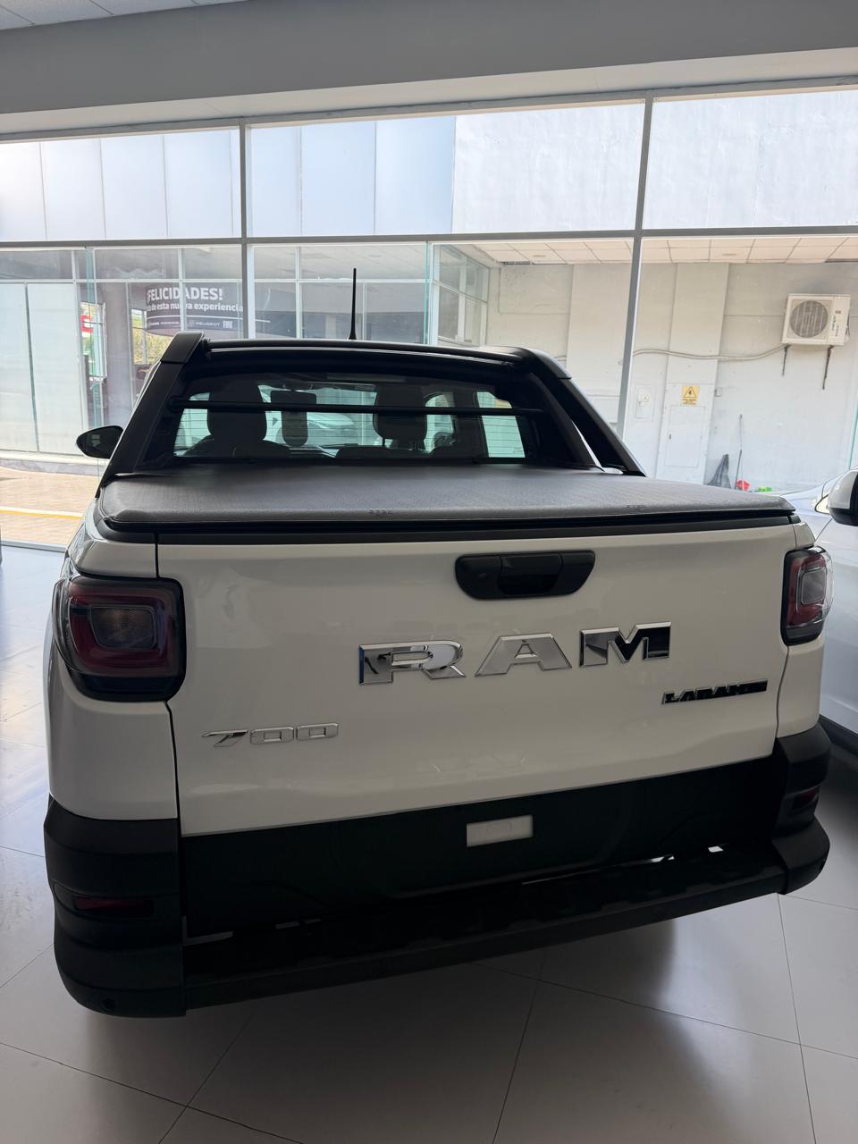 2024 DODGE COMERCIALES Ram 700 Pick-Up 4 pts. Laramie, Doble Cab., CVT, a/ac., f. niebla, f. led, RA-15