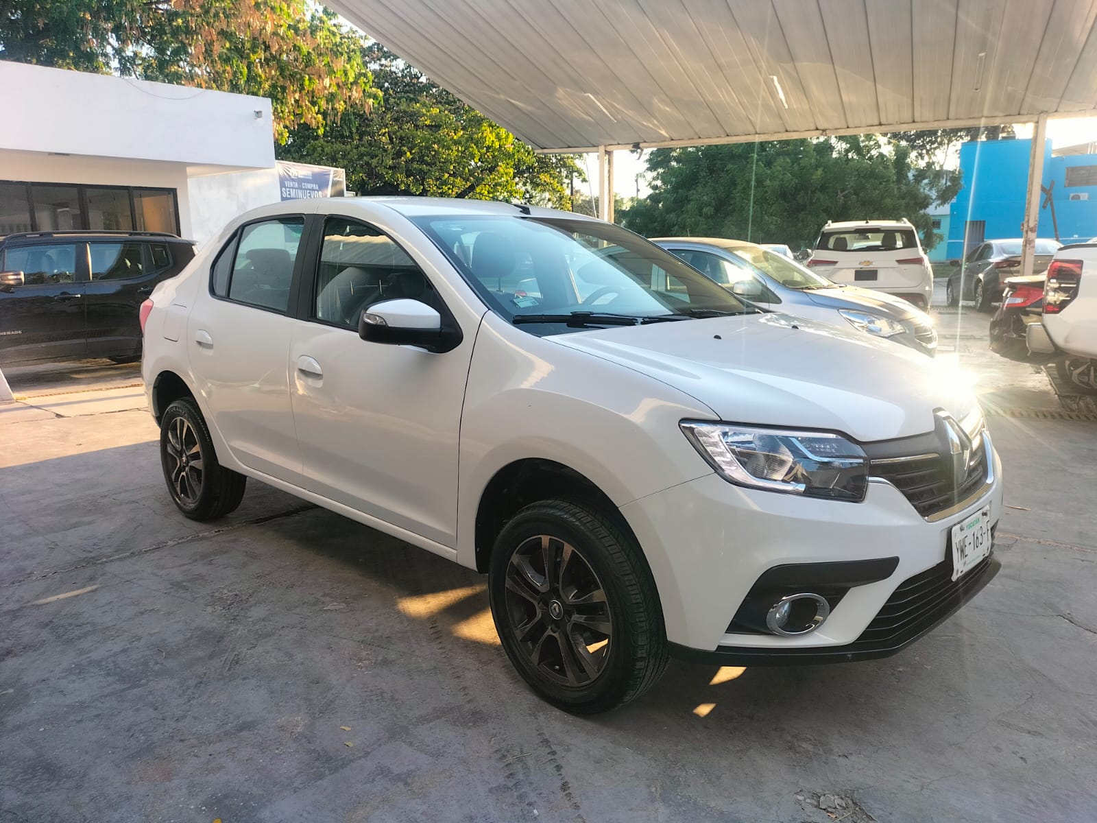 2024 RENAULT Logan 4 pts. Intens, 1.6l, TM5, RA-16