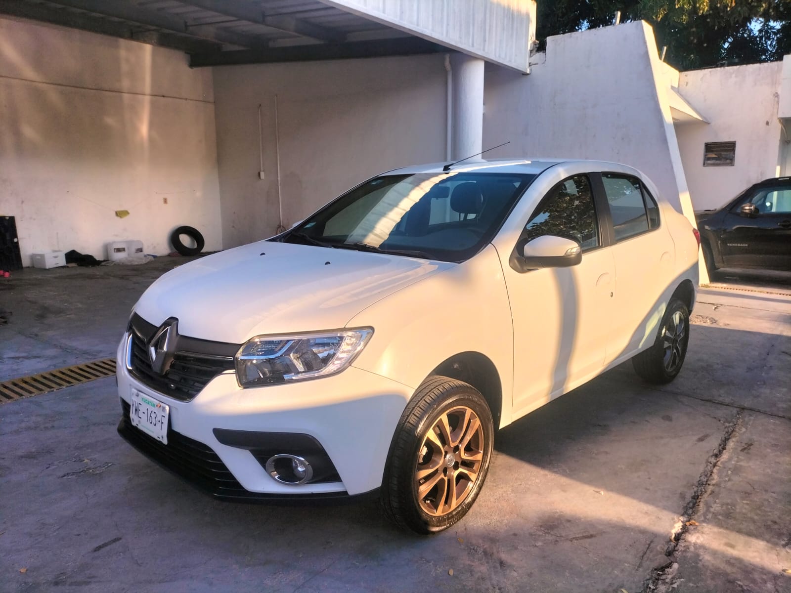 2024 RENAULT Logan 4 pts. Intens, 1.6l, TM5, RA-16