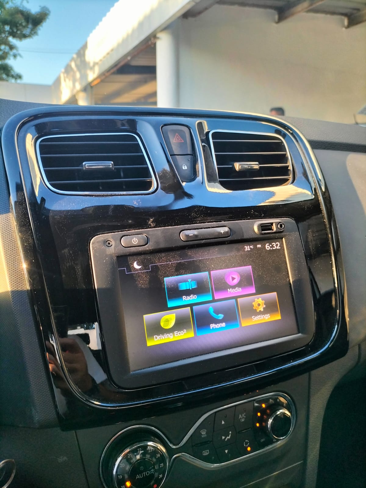 2024 RENAULT Logan 4 pts. Intens, 1.6l, TM5, RA-16
