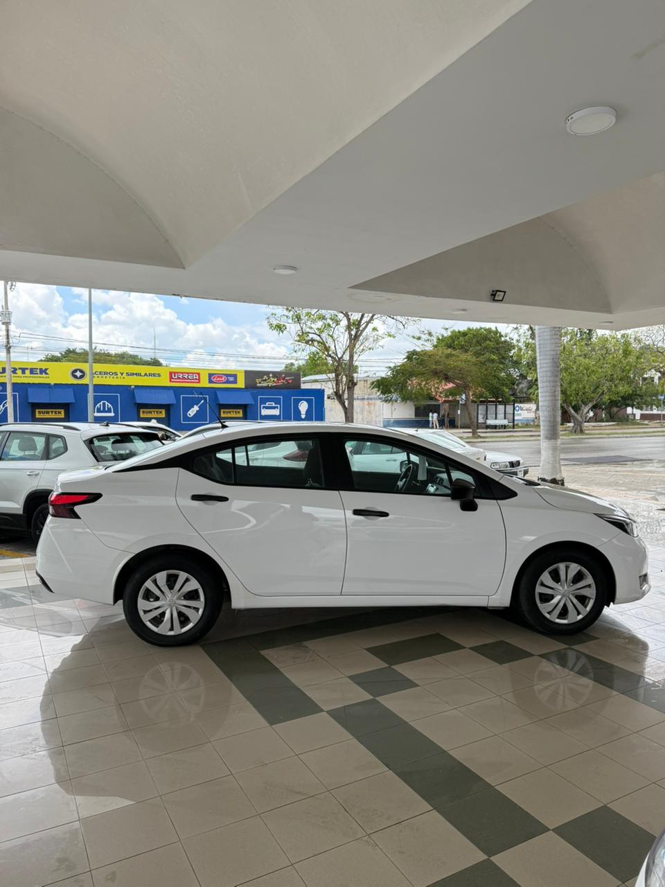 2024 NISSAN Versa 4 pts. Sense, TM5, a/ac., R-15
