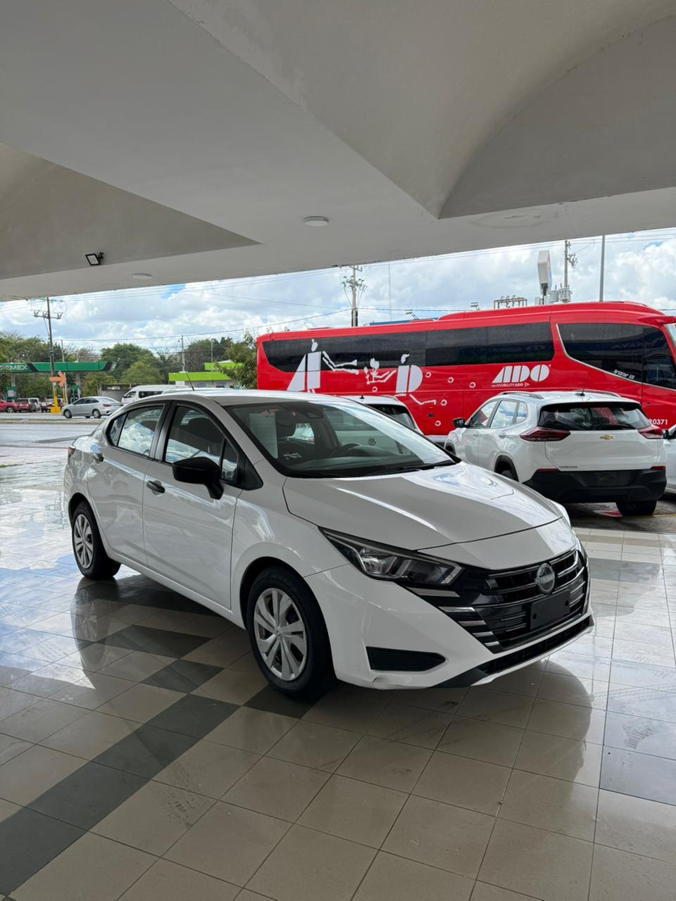 2024 NISSAN Versa 4 pts. Sense, TM5, a/ac., R-15