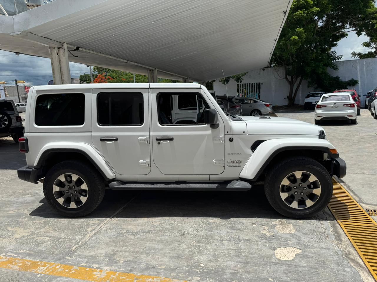 2024 JEEP Wrangler 4x4 4 pts. Unlimited Sahara, MHEV, 2.0T, TA, piel, f. led, RA-18