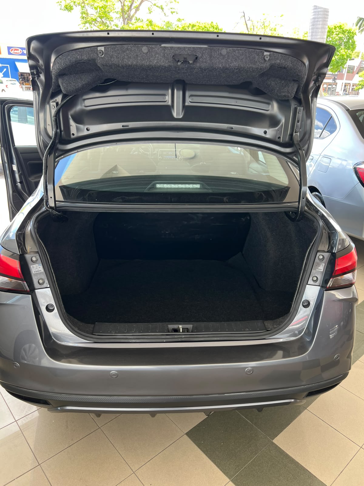 2024 NISSAN Versa 4 pts. Sense, TM5, a/ac., R-15