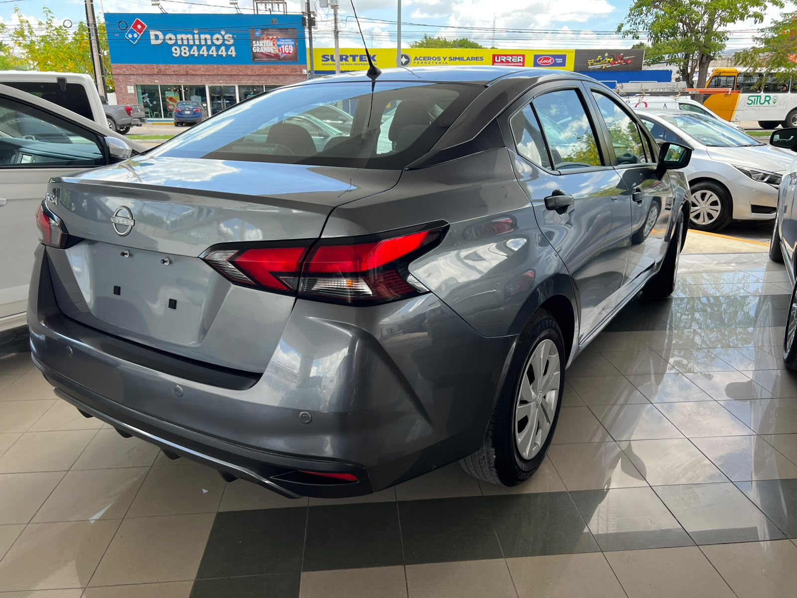 2024 NISSAN Versa 4 pts. Sense, TM5, a/ac., R-15