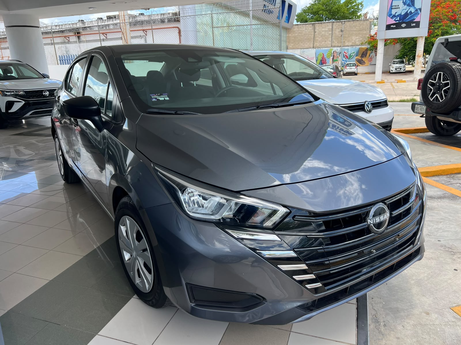 2024 NISSAN Versa 4 pts. Sense, TM5, a/ac., R-15