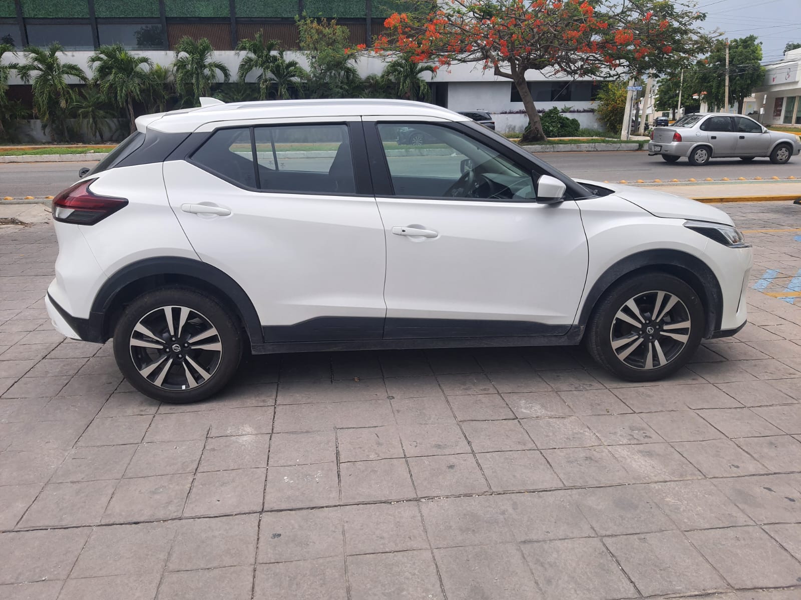 2024 NISSAN Kicks 5 pts. Advance, 1.6l, TM5, a/ac., VE, RA-16