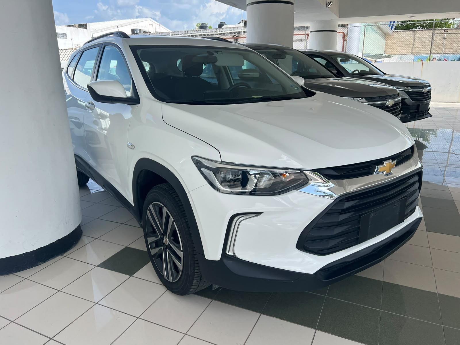 2024 CHEVROLET Tracker 5 pts. LS, 1.2T, TM5, RA-16