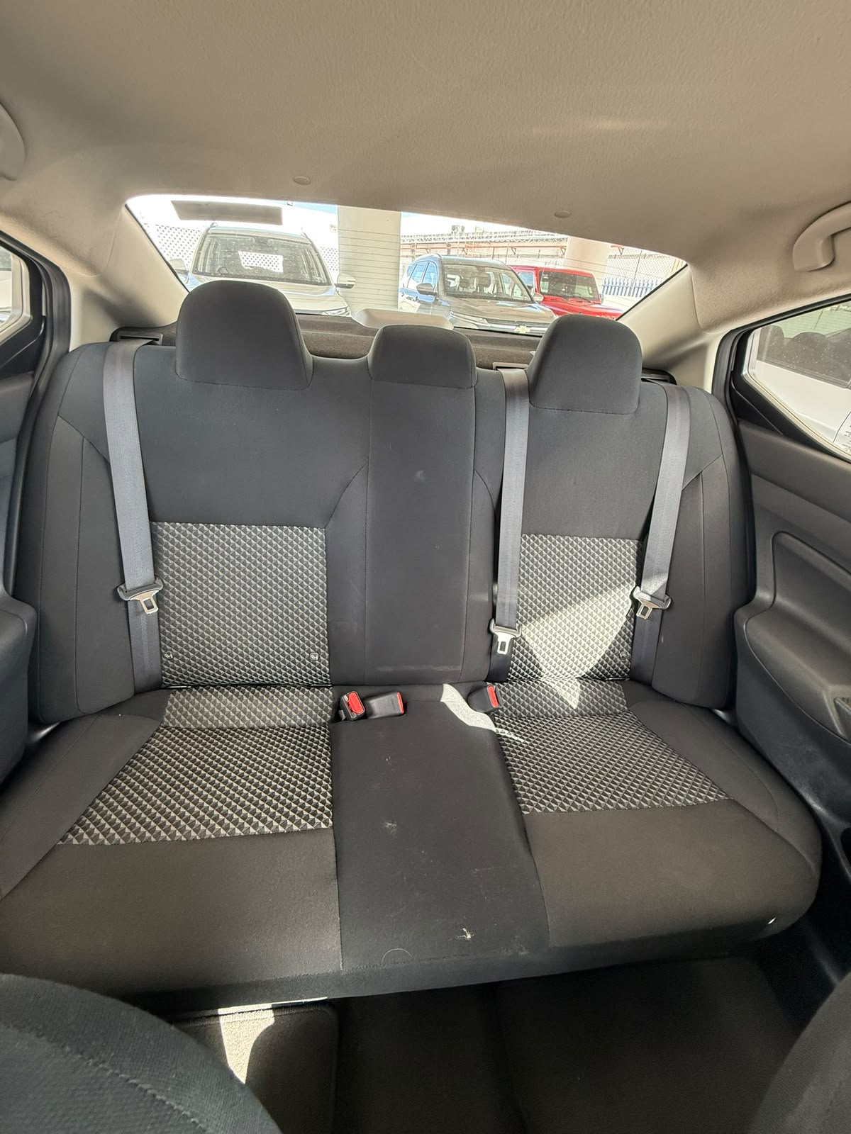 2024 NISSAN Versa 4 pts. Sense, TM5, a/ac., R-15
