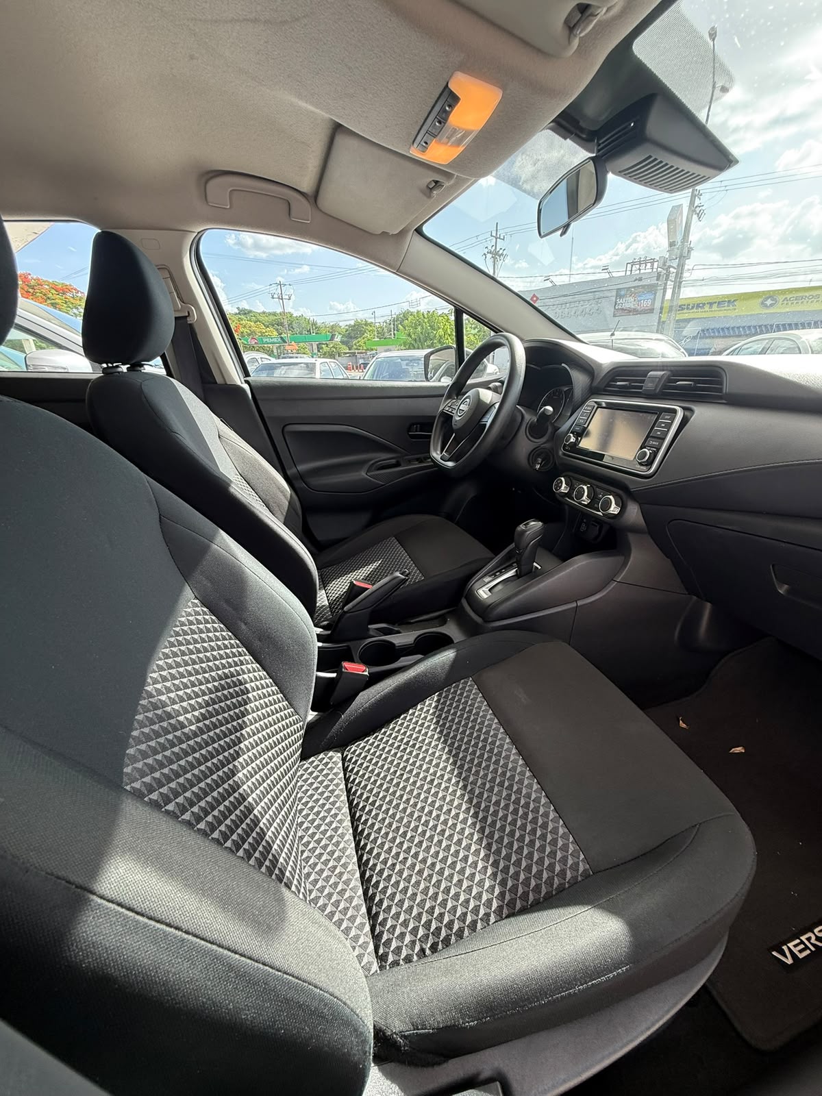 2024 NISSAN Versa 4 pts. Sense, TM5, a/ac., R-15