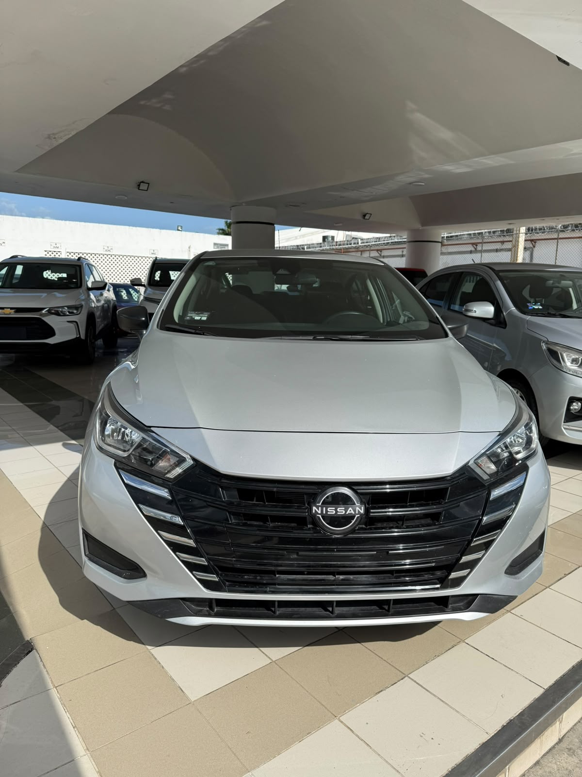 2024 NISSAN Versa 4 pts. Sense, TM5, a/ac., R-15