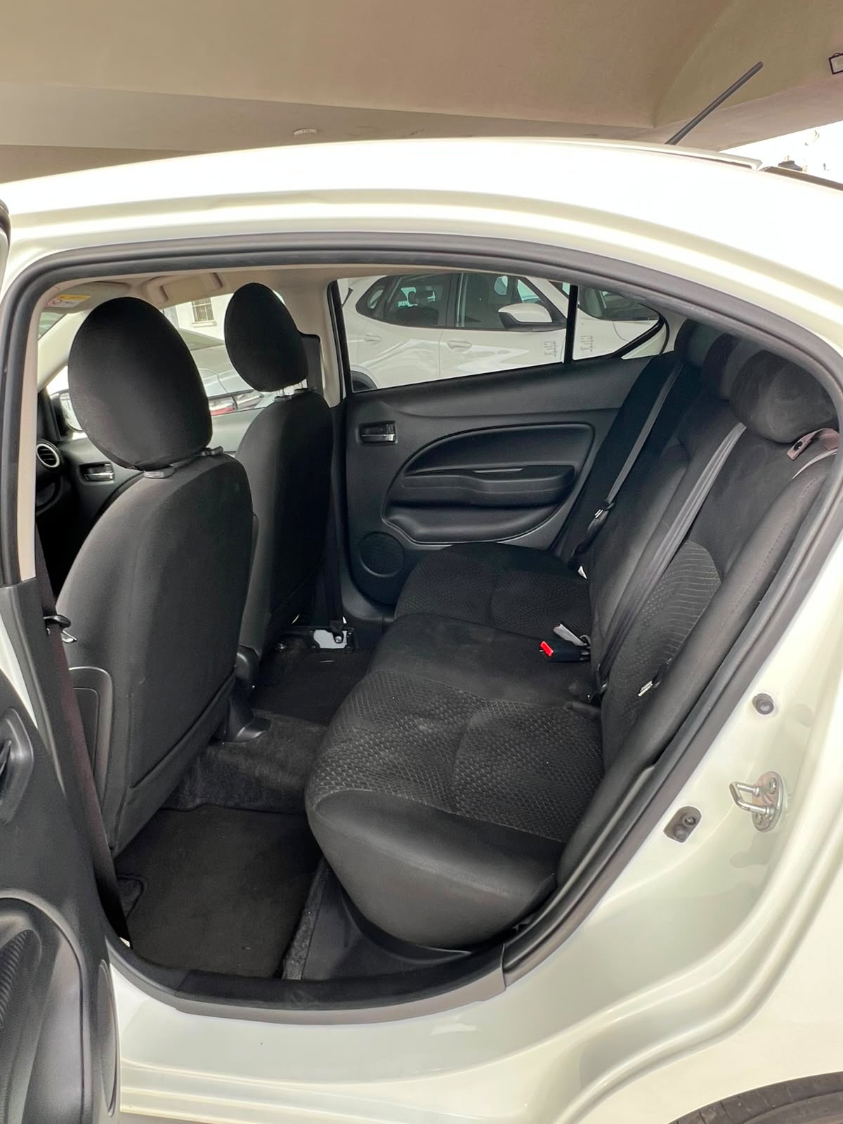 2024 MITSUBISHI Mirage 4 pts. G4 GLS, TM5, climatronic, VE, f. niebla, RA-15