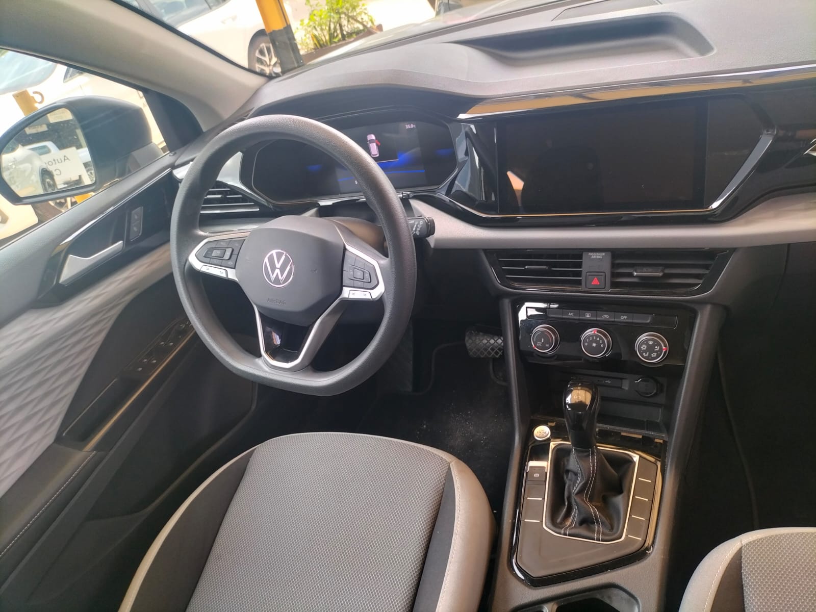 2024 VOLKSWAGEN Taos 5 pts. Trendline, 150 HP, 1.4T, TA, RA-17