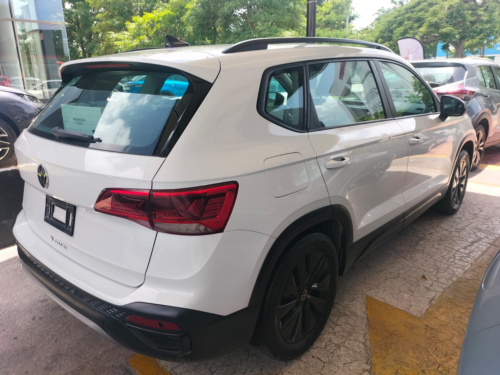 2024 VOLKSWAGEN Taos 5 pts. Trendline, 150 HP, 1.4T, TA, RA-17