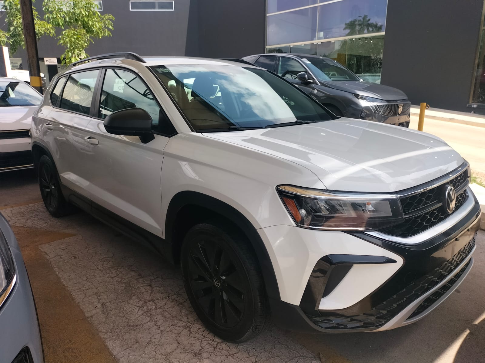 2024 VOLKSWAGEN Taos 5 pts. Trendline, 150 HP, 1.4T, TA, RA-17
