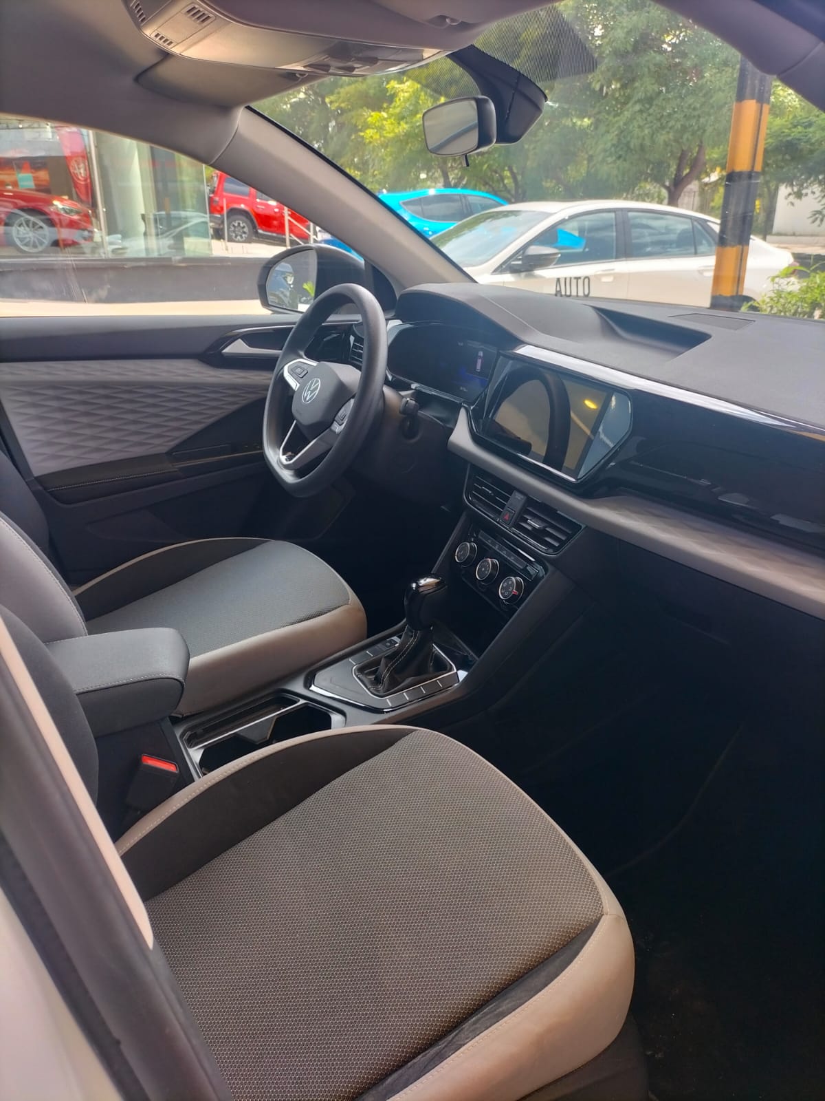 2024 VOLKSWAGEN Taos 5 pts. Trendline, 150 HP, 1.4T, TA, RA-17