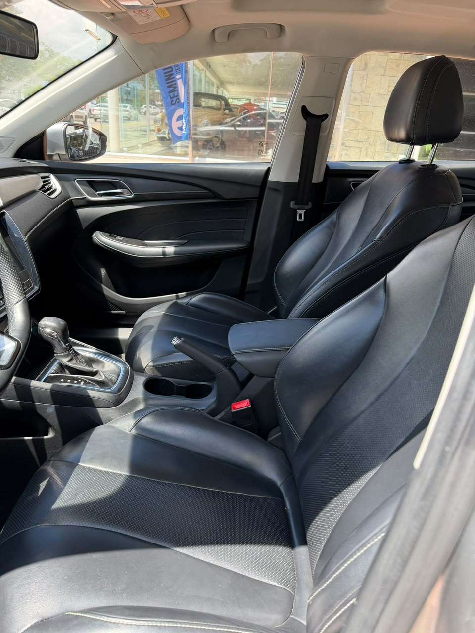 2024 MG MG5 (línea anterior) 4 pts. Excite, 1.5l, TM5, VE, piel, RA-16
