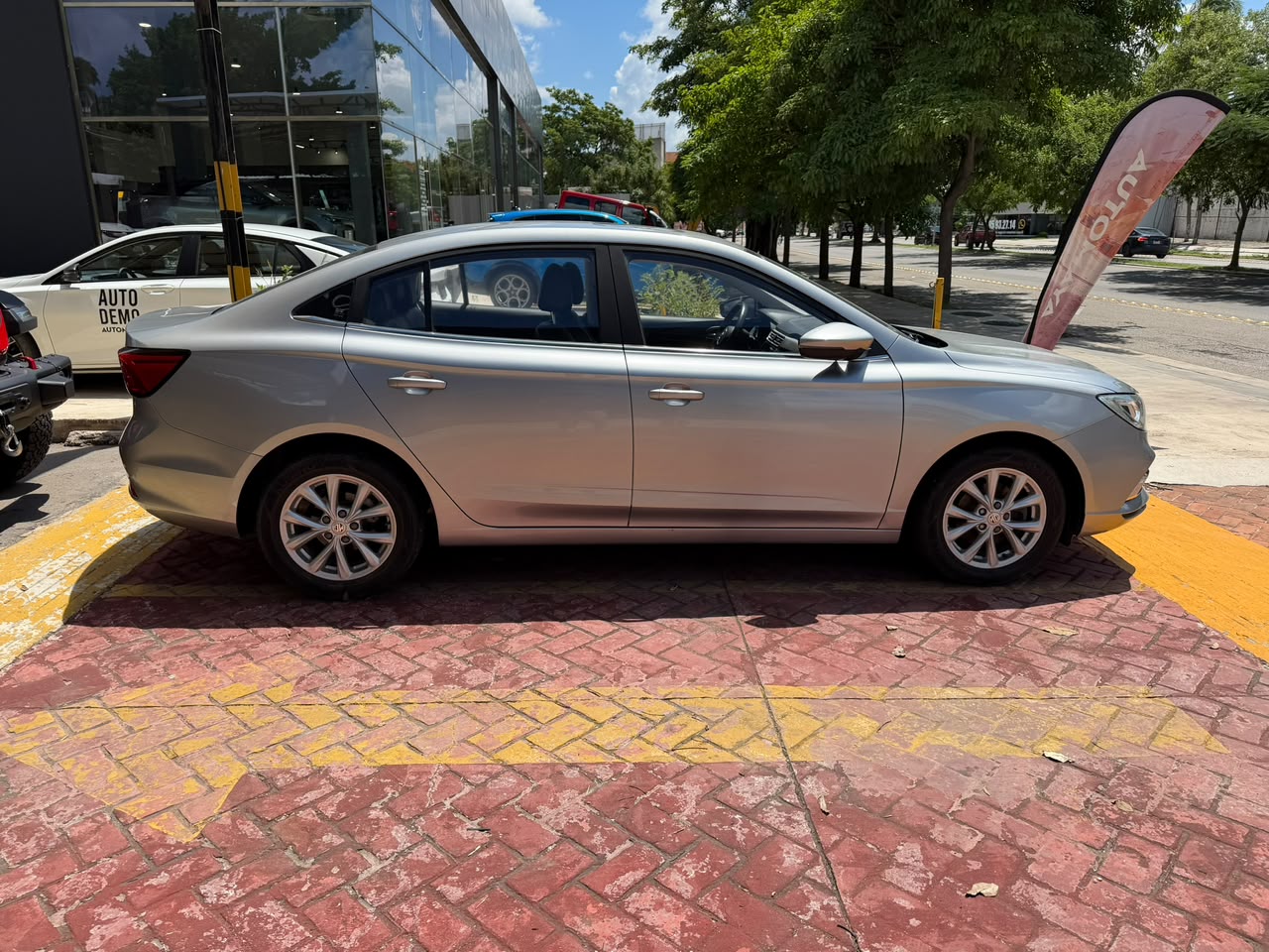 2024 MG MG5 (línea anterior) 4 pts. Excite, 1.5l, TM5, VE, piel, RA-16