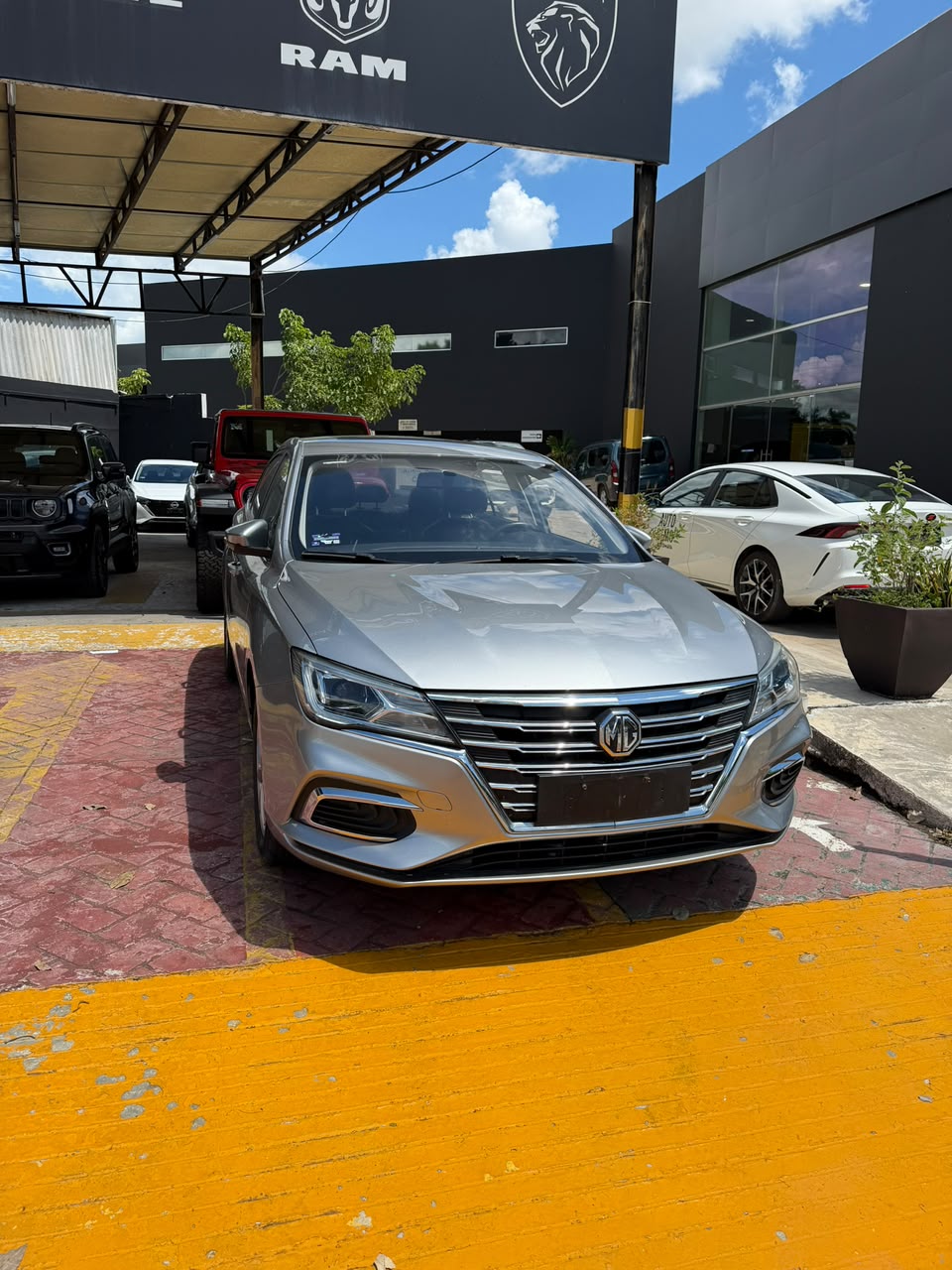 2024 MG MG5 (línea anterior) 4 pts. Excite, 1.5l, TM5, VE, piel, RA-16