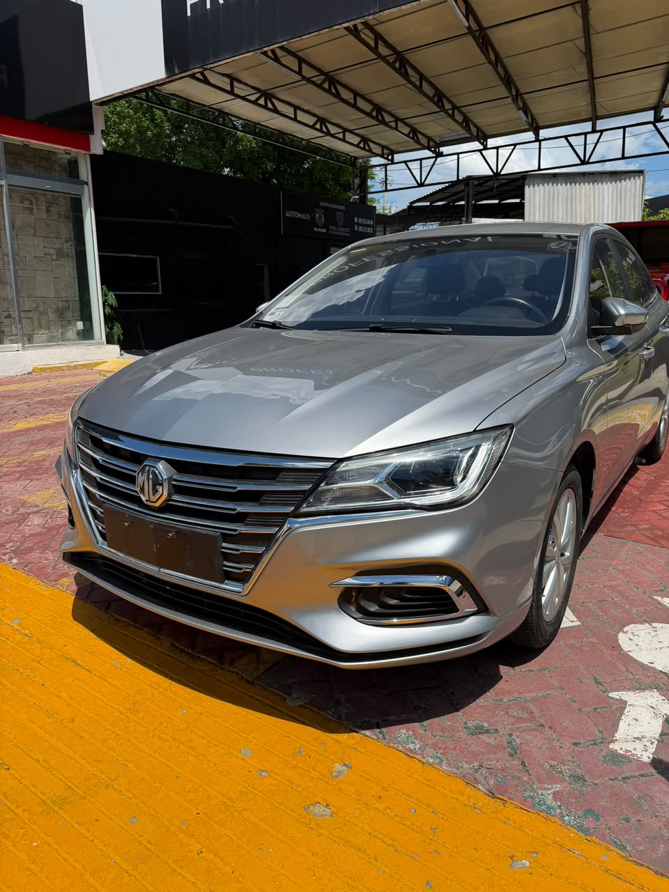 2024 MG MG5 (línea anterior) 4 pts. Excite, 1.5l, TM5, VE, piel, RA-16
