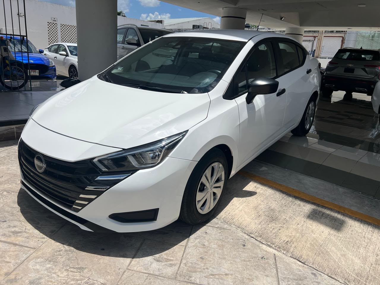 2024 NISSAN Versa 4 pts. Sense, TM5, a/ac., R-15