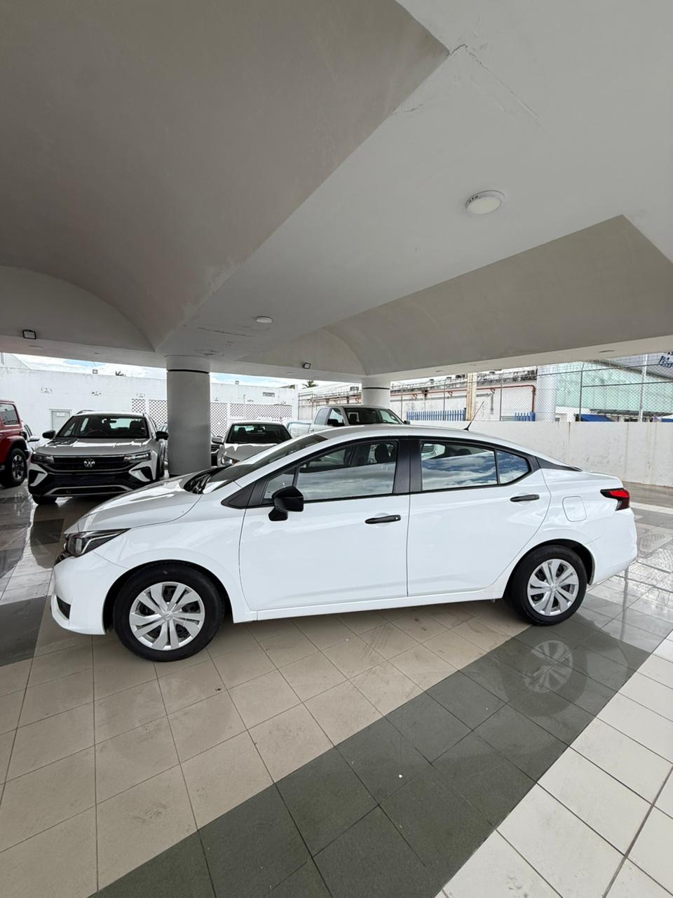 2024 NISSAN Versa 4 pts. Sense, TM5, a/ac., R-15